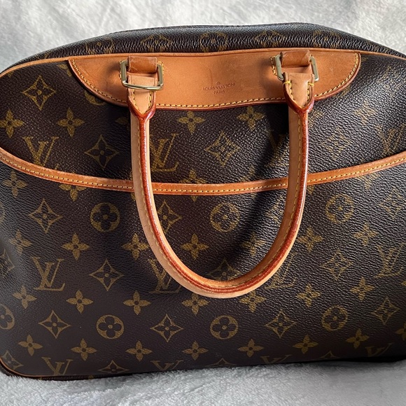Authentic Deauville Handbag LV - Picture 6 of 10